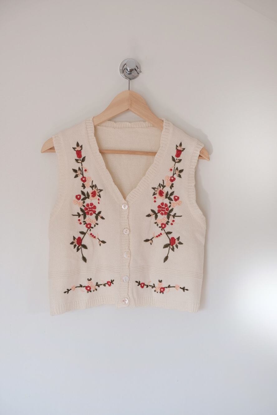 Vintage Cream Floral Embroidered Cardigan Sweater Vest Cottagecore Grandmacore